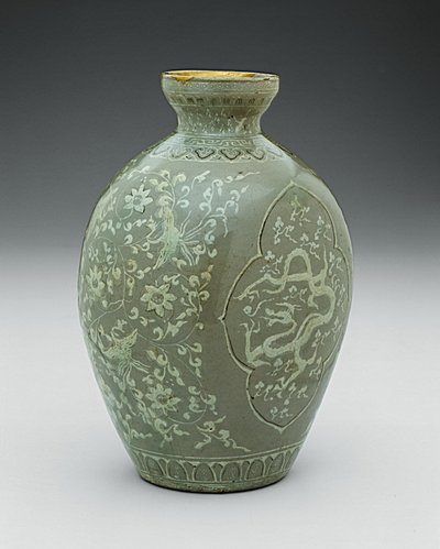 高麗王朝の龍と鳳凰の壺 作： Korean School