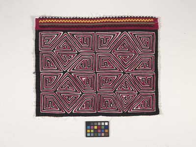シャツパネル（モーラ）（写真） 作： Kuna Indian Culture