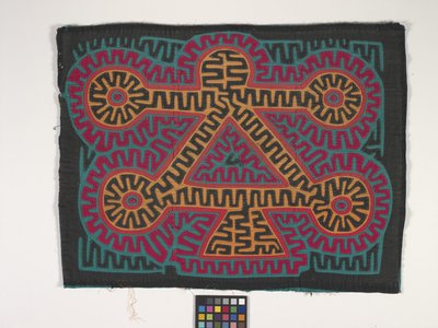 シャツパネル（モーラ）（写真） 作： Kuna Indian Culture