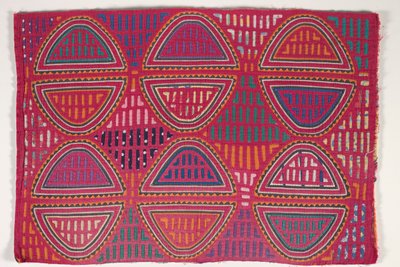 シャツパネル（モラ）、1950年頃（アップリケコットン） 作： Kuna Indian Culture