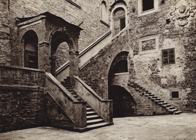 イタリア: コルトーナ、パラッツォ プレトリオ (白黒写真) 作： Kurt Hielscher