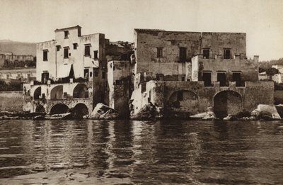 イタリア：イスキア・ポンテにて（白黒写真） 作： Kurt Hielscher