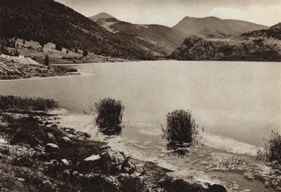 イタリア: スカンノ湖、アブルッツィ (b/w 写真) 作： Kurt Hielscher