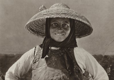 ルーマニア: リーブリング、スアビア人女性 (白黒写真) 作： Kurt Hielscher