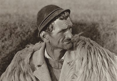 ルーマニア: サンタマリアの羊飼い (白黒写真) 作： Kurt Hielscher
