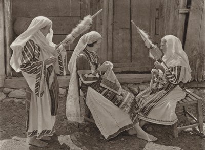 ルーマニア：ティスマナ、スピナーズ（白黒写真） 作： Kurt Hielscher