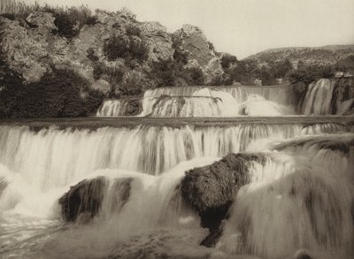 ユーゴスラビア: クルカ滝 (白黒写真) 作： Kurt Hielscher