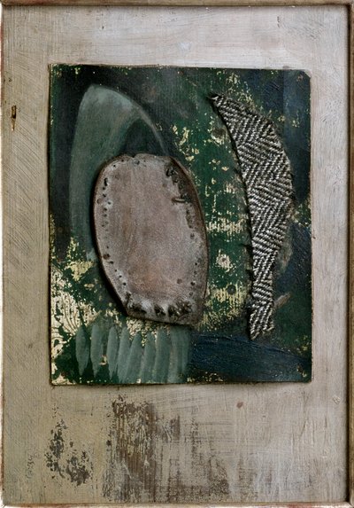 茶色と緑の組み立て（塗装 作： Kurt Schwitters