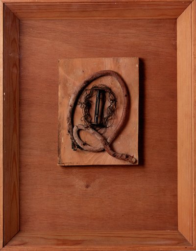 Untitled Composition with film reel and wire by Kurt Schwitters (1887-1948) 1937-1940 ロンドン、Lords Gallery 作： Kurt Schwitters
