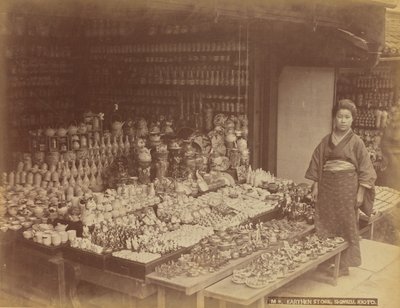 京都・清水「土の店 作： Kusakabe Kimbei