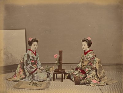水に挿して活ける花 作： Kusakabe Kimbei