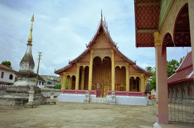 マイ 作： School Laotian