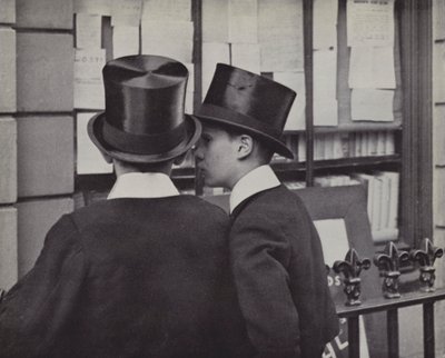 イートンのスポティスウッド・ウィンドウ（モノクロ写真 作： Laszlo Moholy Nagy