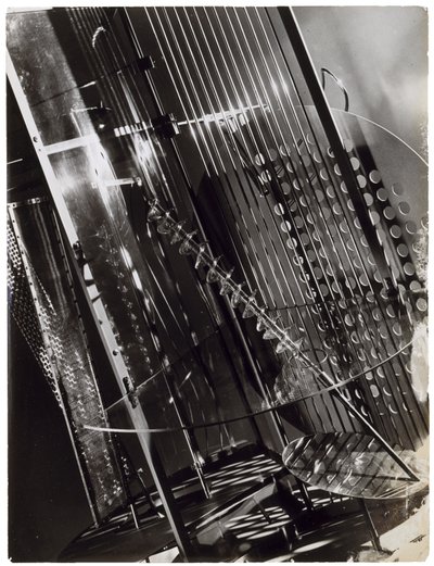 光空間変調器 作： Laszlo Moholy Nagy