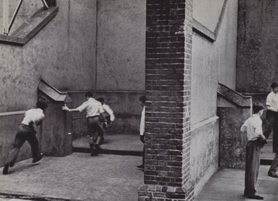 Fives, Eton (モノクロ写真) 作： Laszlo Moholy Nagy