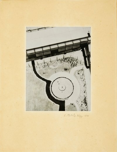 ラジオ塔、ベルリン、1928年。 作： Laszlo Moholy Nagy