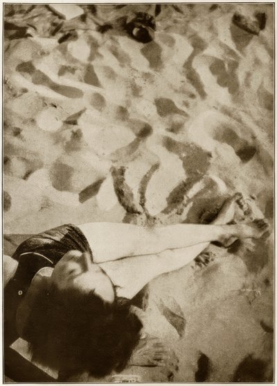 6月の太陽-この写真は四方から見ることができます 作： Laszlo Moholy Nagy