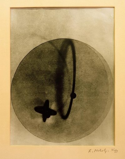 フォトグラム（ポジティブ） 作： Laszlo Moholy Nagy