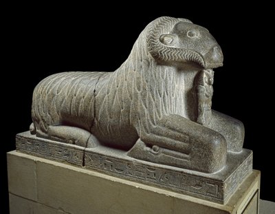アメンの羊の像、紀元前680年頃（花崗岩） 作： Late Period Egyptian