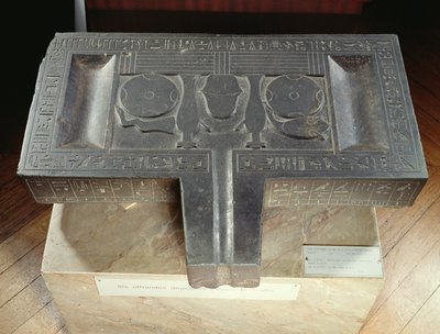 Hor-ir-aa、Saite（玄武岩）の奉納テーブル 作： Late Period Egyptian