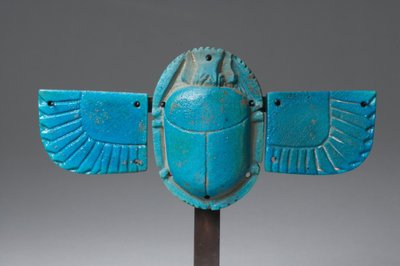 翼のあるスカラベ（ファイエンス） 作： Late Period Egyptian