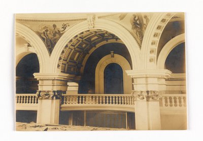 ロズウェル P. フラワー記念図書館、ニューヨーク州ウォータータウンの中央商工会議所の眺め: 懸垂装飾 作： Leon Dabo