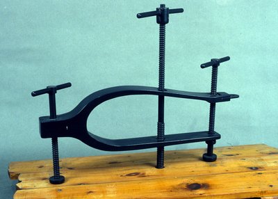 敵艦の船体を破壊するための道具「スフォンダカレン」。レオナルド・ダ・ヴィンチ(Leonardo da Vinci)の図面からの模型。ミラノの科学技術博物館。 作： Leonardo da (after) Vinci