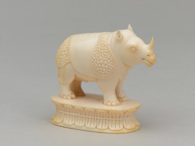 白いビショップ、チェスの駒、インド、1820年頃 作： Leopoldo Metlicovich