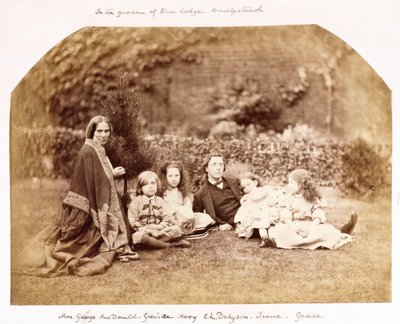 1863年のルイスキャロルとのマクドナルド家族の肖像 作： Lewis Carroll