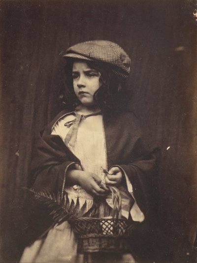 かごを持っている少女 作： Lewis Carroll