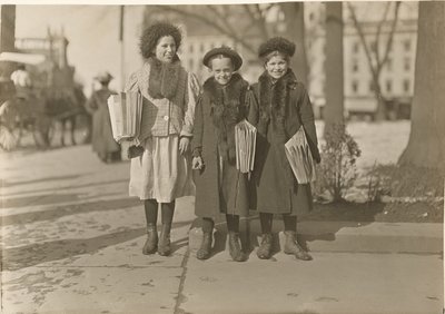 コネチカット・ニュース・ガールズ（ハートフォード？） 作： Lewis W. Hine