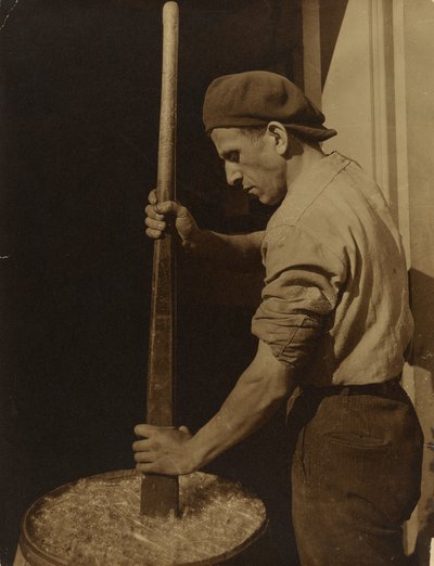 工場労働者 作： Lewis W. Hine