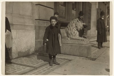 ニュースボーイ 作： Lewis W. Hine