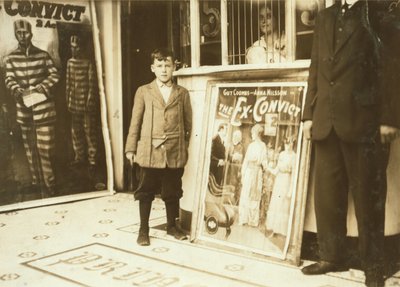 ブラウン・マクダウェル プリンセス・シアターの12歳の案内係 作： Lewis Wickes Hine