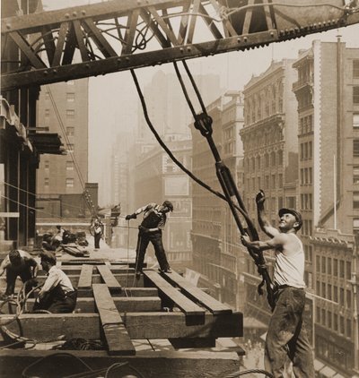 建設労働者のエンパイアステートビルディング、1930年頃 作： Lewis Wickes Hine