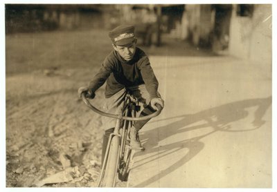 カーティンハインズ、14歳、ウェスタンユニオンメッセンジャー、6か月間、テキサス州ヒューストン、1913 作： Lewis Wickes Hine