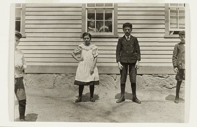 エドワードサンジェルマンと彼の妹デリア、ロードアイランド州フェニックス、1909年4月 作： Lewis Wickes Hine