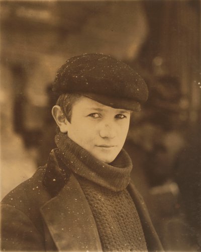 ニューヨーク州ウティカ、ヘッド・ニュースボーイ 作： Lewis Wickes Hine