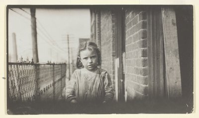 リリー・ステイナーズ 7歳ジョージア州アトランタ 作： Lewis Wickes Hine