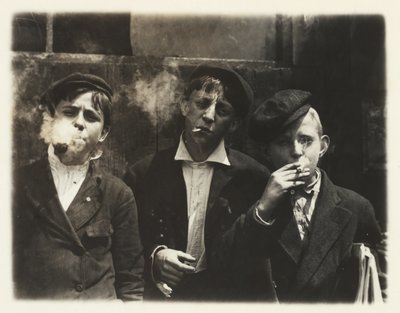 ニュージーズ』（ミズーリ州セントルイス、スキーター・ブランチ、11:00 a.m. 作： Lewis Wickes Hine