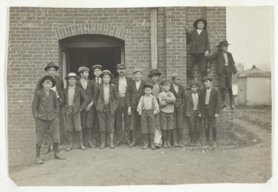 ジョージア州オーガスタ、キング製作所、ヌーンアワー 作： Lewis Wickes Hine