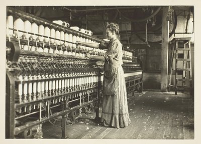 南部製綿工場の昔ながらの紡績工 作： Lewis Wickes Hine