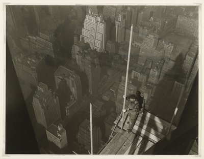 マストを上げる、エンパイアステートビルディング、1931年（ゼラチンシルバーの写真） 作： Lewis Wickes Hine