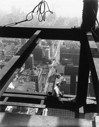 ビームに座る、エンパイアステートビルディング、1930年代 作： Lewis Wickes Hine