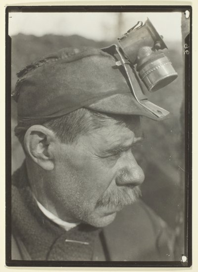 ペンシルベニア炭鉱のスラブ人監督 作： Lewis Wickes Hine