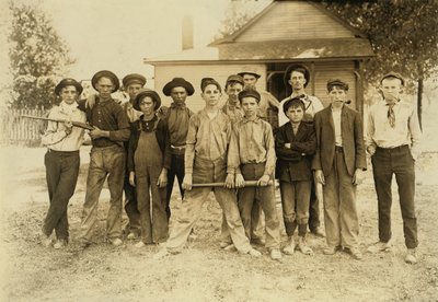 ガラス工芸家を中心に構成されたボールチーム。インディアナ 作： Lewis Wickes Hine