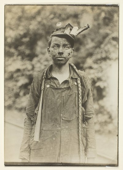 ウェストバージナ州、ドライバー、勤務時間 午前7時～午後5時30分 作： Lewis Wickes Hine