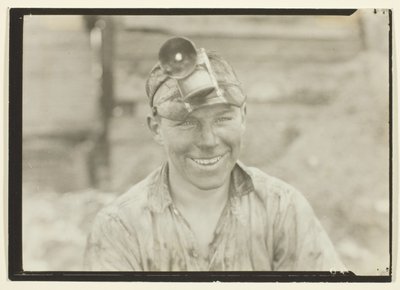 ヤング・マイナー（ペンシルベニア州 作： Lewis Wickes Hine