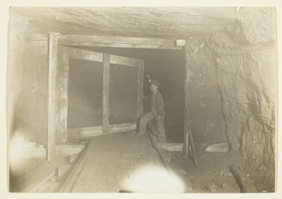 ウェストヴァージニア炭鉱の若きトラッパー・ボーイ) 作： Lewis Wickes Hine