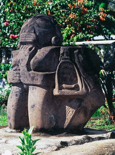 擬人化されたティキの彫刻、パペーテ、タヒチ、ソサエティ諸島、ウィンドワード諸島群島、フランス領ポリネシア（フランス共和国の海外領土）。 作： Unbekannt Unbekannt